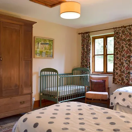 Holiday home Ty Bach Cilgwm